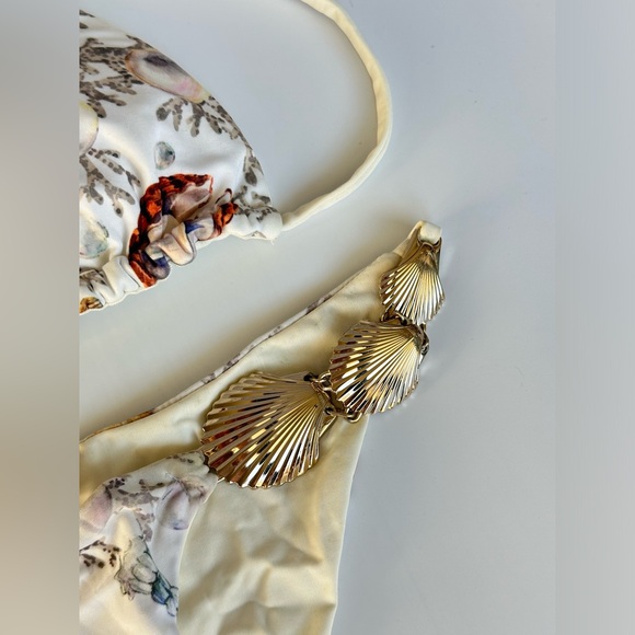 Empire Of Summer Shell Embellished Bikini - Beach Chic Look - Picture 5 of 7